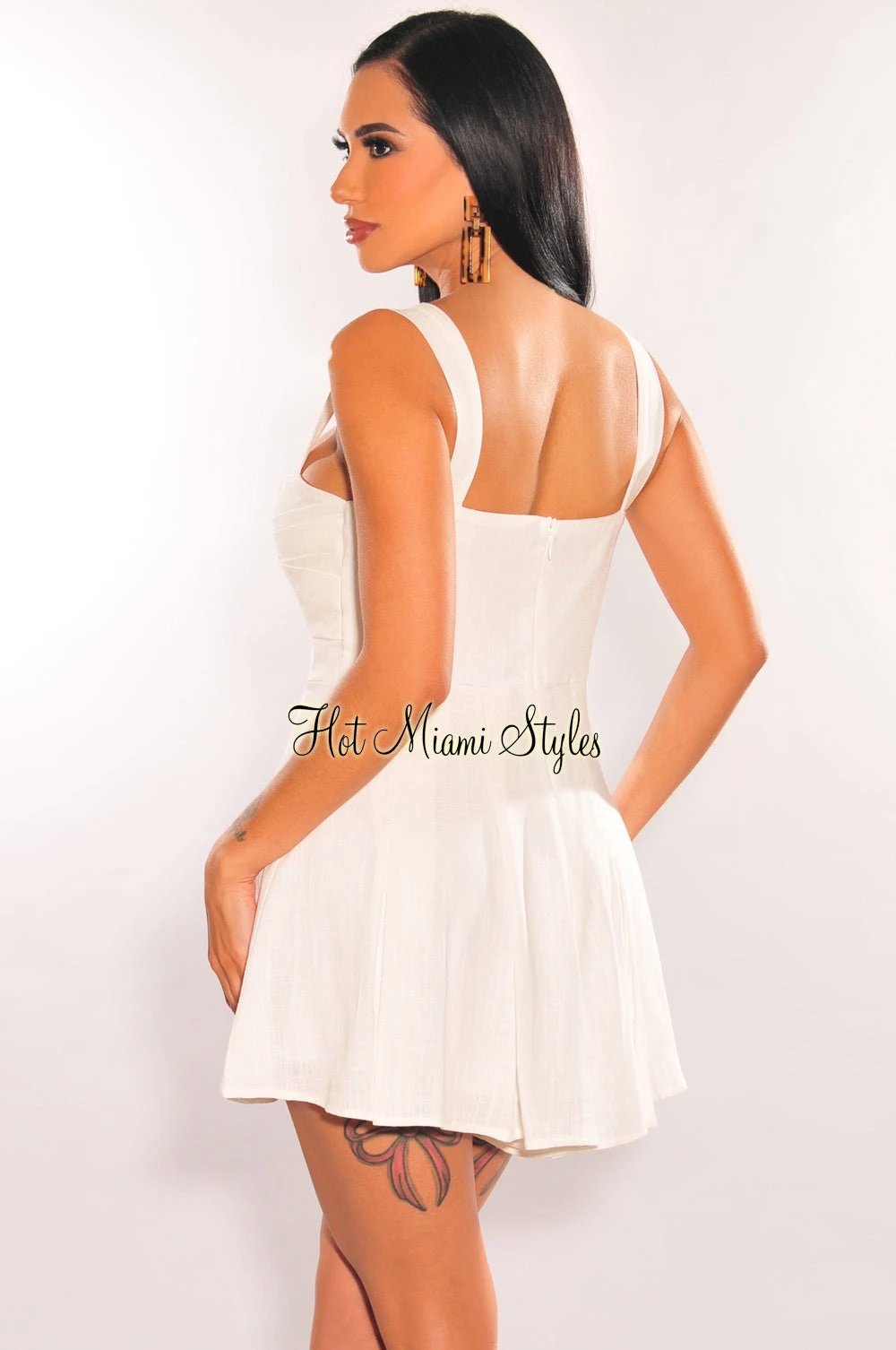 White Linen Padded Sleeveless Sweetheart Romper 2 White Linen Padded Sleeveless Sweetheart Romper - Image 2