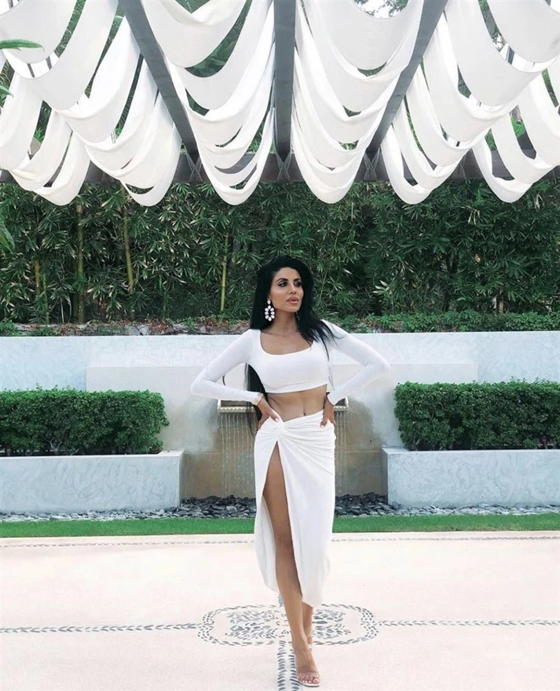White Long Sleeves Knotted Slit Skirt Two Piece Set 4 White Long Sleeves Knotted Slit Skirt Two Piece Set - Image 4
